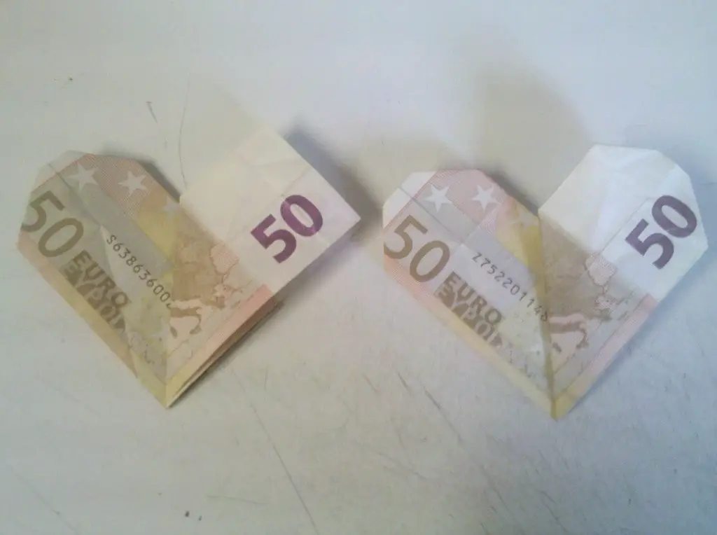 Herz aus Geldschein falten Origami mit Geldscheinen