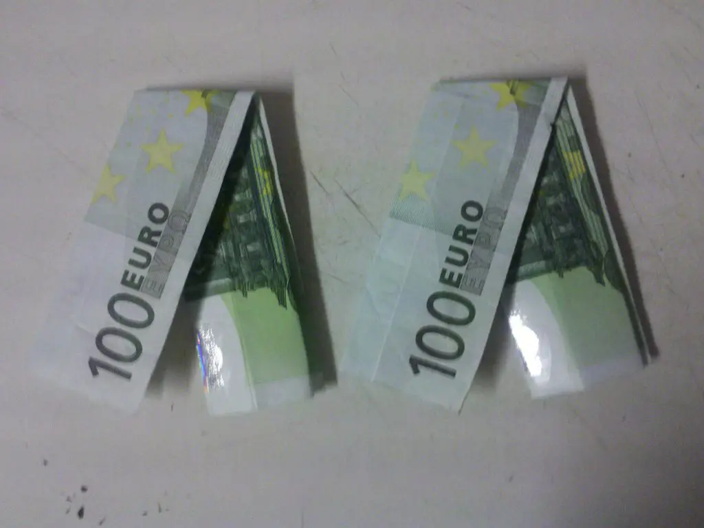 Hose aus Geldschein falten Origami mit Geldscheinen