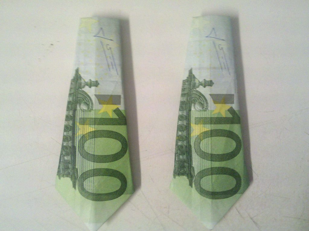 Krawatte aus Geldschein falten Origami mit Geldscheinen