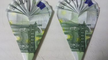 Školske torbe presavijene iz novčanice