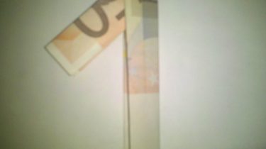 Origami: Broj 1 presavijen iz novčanice