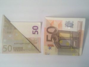 Origami Frosch aus Geldscheinen falten: Schritt 2
