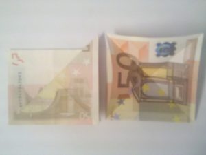 Origami Frosch aus Geldscheinen falten: Schritt 3