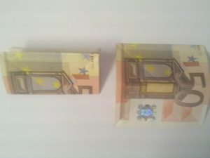 Origami Frosch aus Geldscheinen falten: Schritt 4