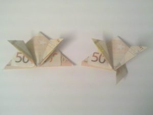Origami Frosch aus Geldscheinen falten: Schritt 6
