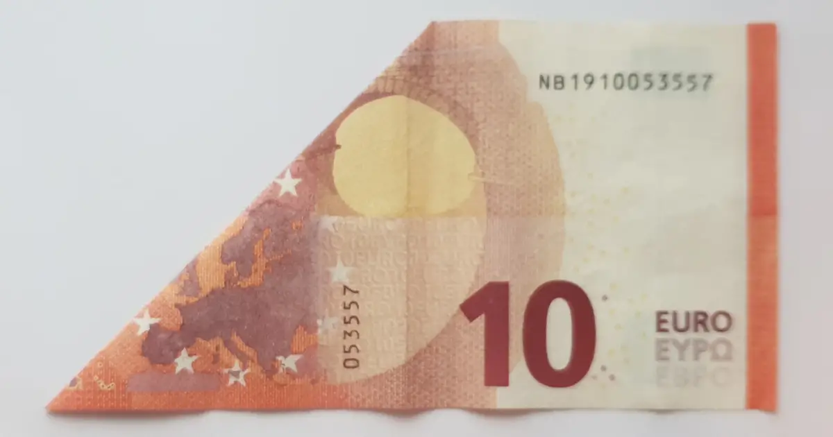 Plier Un Billet Pour Attirer L Argent
